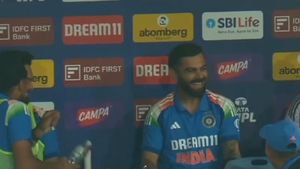 సూర్యకుమార్‌ను వెక్కిరించిన కోహ్లీ!.. నవ్వులే నవ్వులు (వీడియో వైరల్)