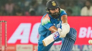 IND VS ENG 3rd ODI: రోహిత్ శర్మను ఊరిస్తోన్న భారీ రికార్డ్..