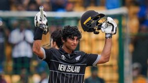 చరిత్ర సృష్టించిన రచిన్ రవీంద్ర.. క్రికెట్ చరిత్రలోనే తొలిసారి..!