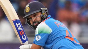 IND vs PAK: చరిత్ర సృష్టించిన రోహిత్ శర్మ.. సచిన్ ఆల్‌టైమ్ రికార్డ్ బద్దలు!