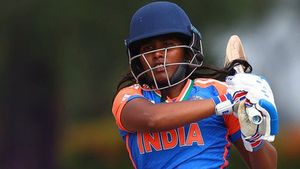 తెలుగమ్మాయి తడాఖాకు టేక్ ఏ బౌ.. త్రిష గురించి ఈ ఆసక్తికర విషయాలు తెలుసా?