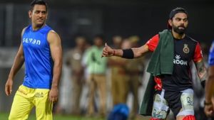 IPL 2025: ఆర్‌సీబీతో మ్యాచ్‌.. సీఎస్‌కే ఏకైక సమస్య అదే: ఆకాశ్ చోప్రా