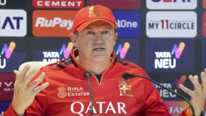 IPL 2025: మ్యాచ్‌కు ముందు కేకేఆర్‌‌కు వార్నింగ్ ఇచ్చిన ఆర్సీబీ కోచ్!