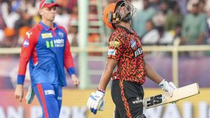 Aniket Verma: వికెట్లు పడుతున్నా బెదరకుండా విధ్వంసం.. ఎవరీ అనికేత్ వర్మ?