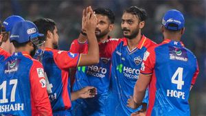 దిల్లీ క్యాపిటల్స్‌కు ఊహించని షాక్ - స్టార్ ప్లేయర్‌పై బ్యాన్!