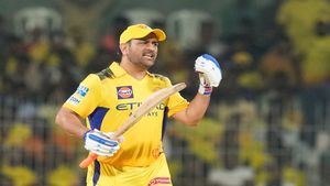 MS Dhoni: ధోనీ.. అంతా స్వార్థం..!