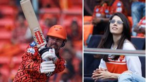 SRH vs RR: ట్రావిస్ హెడ్ భారీ సిక్సర్.. ఎగిరి గంతేసిన కావ్య పాప!(వీడియో)