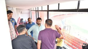 రూ. 5 కోట్లతో ఉప్పల్ స్టేడియం ముస్తాబు: హెచ్‌సీఏ జగన్