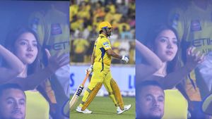 ఎంఎస్ ధోని ఔట్.. క్యూట్ గర్ల్ రియాక్షన్ వైరల్(వీడియో)