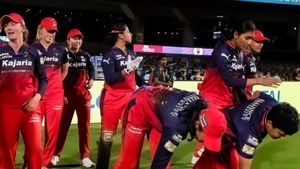 WPL 2025: వరుసగా 4 ఓటములు.. ఆర్‌సీబీ ప్లే ఆఫ్స్ చేరాలంటే..?