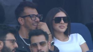 ఫైనల్ మ్యాచ్‌లో ఆ అమ్మాయితో అడ్డంగా దొరికిన చాహల్ - ఎవరా మిస్టరీ గర్ల్?(వీడియో వైరల్)