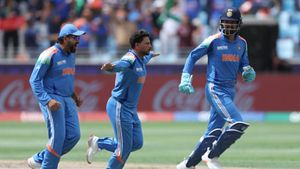 రోహిత్ కెప్టెన్సీకి టేక్ ఏ బౌ.. 8 బంతుల గ్యాప్‌లో 2 డేంజరస్ వికెట్లు హాంఫట్!!