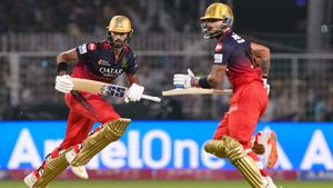 KKR vs RCB: విరాట్ కోహ్లీ విధ్వంసం.. ఆర్‌సీబీ శుభారంభం!