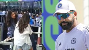 రోహిత్ కొడుకు‌ను ముద్దాడిన అనుష్క శర్మ! (వీడియో)