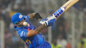 GT vs MI: రాకాసి బౌన్సర్.. సూరీడికి తప్పిన ప్రమాదం! (వీడియో)