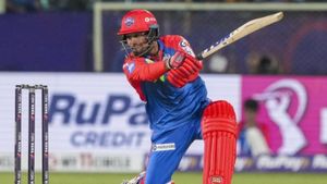 DC vs LSG: ఐపీఎల్‌లో అరంగేట్ర మ్యాచ్‌లోనే అదరగొట్టేశాడు.. ఎవరు ఇతడు?