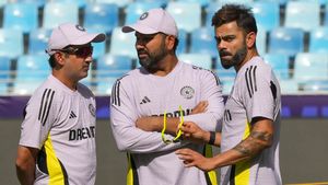 ఫైనల్ మ్యాచ్‌లో కోహ్లీ,రోహిత్‌పై గంభీర్ పోస్ట్! - పచ్చి బూతులు తిడుతోన్న ఫ్యాన్స్!!