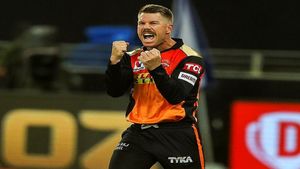 డేవిడ్ వార్నర్‌ను బూతులు తిట్టిన టాలీవుడ్ స్టార్!!