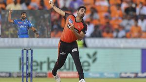 IPL 2025: చరిత్ర సృష్టించిన భువనేశ్వర్ కుమార్!.. రేసులో బుమ్రా ఎక్కడ?