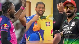 RR VS RCB మ్యాచులో వింత ఘటన - సీఎస్కే జెర్సీల కోసం ఎగబడ్డ ఫ్యాన్స్!!