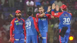 DC Playing XI: తొలి స్థానం కోసం పోరు.. గుజరాత్‌తో తలపడే ఢిల్లీ తుదిజట్టు ఇదే!