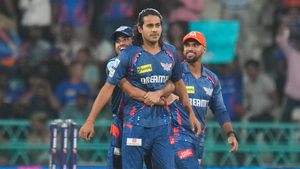 LSG VS MI: శిక్ష విధించినా బుద్ధి మారలేదు.. లక్నో ప్లేయర్‌ బలుపు! (వీడియో వైరల్)