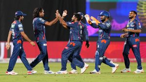 PBKS VS LSG:ఫ్రైండ్ అయినా అస్సలు వదలలేదు.. లక్నో ప్లేయర్‌కు షాకిచ్చిన బీసీసీఐ!!