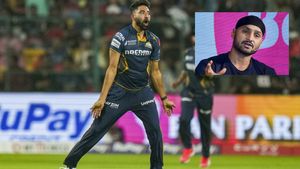 సిరాజ్ ఆర్సీబీ ఓడను ముంచేశాడు: హర్భజన్ సింగ్