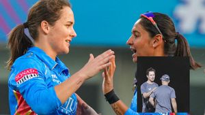 స్టార్ ప్లేయర్ - అందమైన మహిళా క్రికెటర్‌తో డేటింగ్!!