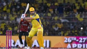 వచ్చే సీజన్‌లో ధోని ఆడొద్దు.. ఆస్ట్రేలియన్ లెజెండ్ కీలక ప్రకటన