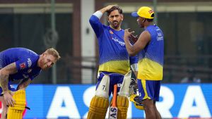 IPL 2025: ద్రోహి వచ్చాడు.. తనదైన స్టైల్‌లో స్వాగతం పలికిన ధోని(వీడియో)