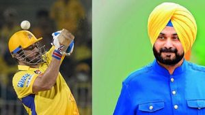 IPL 2025: ధోని తుస్సు పటాకా లాంటివాడు.. సిక్సులు కొట్టలేడు..