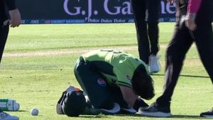 NZ vs PAK: దవడ పగిలిపోయింది.. మైదానంలోనే కుప్పకూలిన పాక్ క్రికెటర్!