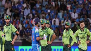 'మీ కన్నా టమాటాలు అమ్ముకునే వారు నయం కదరా !!' - దిగ్గజ క్రికెటర్ .