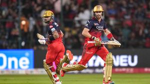 RCB vs DC: తడబడిన ఆర్సీబీ.. ఢిల్లీ ముంగిట స్వల్ప లక్ష్యం