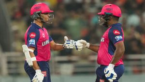 GT VS RR: అసలే ఓటమి బాధ - రాజస్థాన్ టీమ్ మొత్తానికి బీసీసీఐ షాక్!!