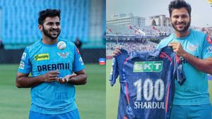 IPL 2025: కేకేఆర్‌పై శార్దూల్ ఠాకూర్ సెంచరీ!.. సత్కరించిన జహీర్‍ఖాన్!!