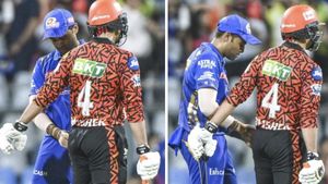 MI vs SRH: అభిషేక్ శర్మ జేబులు చెక్ చేసిన సూరీడు! (వీడియో)