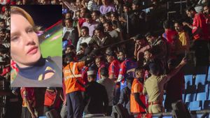 IPL 2025: బాంబులు పడతాయని అరుపులు.. చీర్‌లీడర్ వీడియో వైరల్