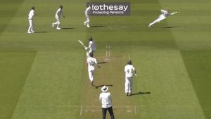 ఏం పట్టాడు భయ్యా!.. ఈ క్యాచ్ చూస్తే మతిపోవాల్సిందే..(వీడియో)