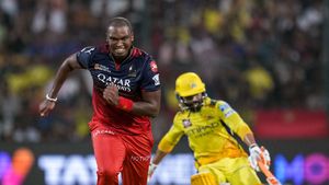 RCB vs CSK: కొంపముంచిన ధోనీ.. మళ్లీ ఆర్‌సీబీని గెలిపించిన యశ్ దయాల్!