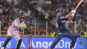 GT vs LSG: సెంచరీతో మిచెల్ మార్ష్ సంచలనం..ఒకే ఓవర్లో 6,4,6,4,4,1