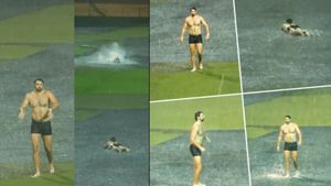 RCB vs KKR: స్టేడియంలో ఈతకొట్టిన టిమ్ డేవిడ్ ( వీడియో )