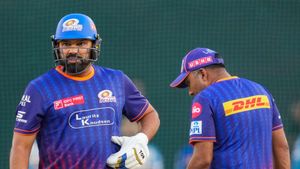 IPL 2025: రోహిత్ శర్మకు సర్జరీ!