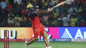 IPL 2025: ఆర్‌సీబీకి బిగ్ షాక్.. ప్లే ఆఫ్స్‌కు ఆ విధ్వంసకర ఆల్‌రౌండర్ దూరం!