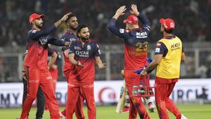 RCB vs KKR: ఐపీఎల్ 2.0లో ఆర్సీబీ జట్టు మారనుందా?.. తుది జట్టు అంచనా ఇదే!