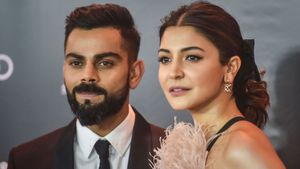 విరాట్‌కు మీరైనా చెప్పండి.. అనుష్కకు స్పెషల్ రిక్వెస్ట్!