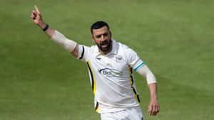 గతంలో పాకిస్థాన్.. భారత్‌తో తలపడేందుకు ఇంగ్లాండ్ జెర్సీ ధరిస్తాడా?