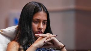 చరిత్ర సృష్టించిన దివ్య దేశ్‌ముఖ్