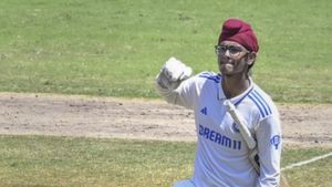 ట్రక్కు డ్రైవర్ కొడుకు శతకం.. ఇంగ్లండ్ గడ్డపై భారత అండర్ 19 టీమ్ విజయం!